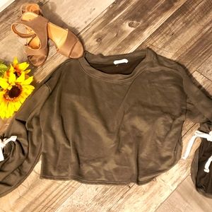 Long sleeve cropped top